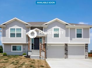 1112 Clayton Dr, Raymore, MO 64083