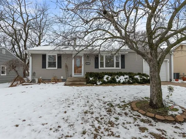 9522 Summit St, Lenexa, KS 66215