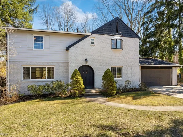 607 Castle Blvd, Akron, OH 44313