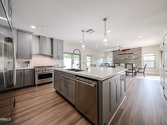 3rd image of 13311 W LA REATA Avenue
