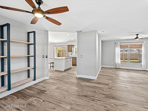 4th image of 2553 Longwood Blvd