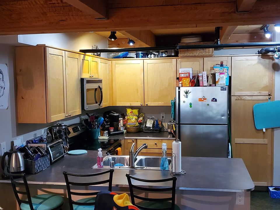 1st image of 950 Lincoln St N #206