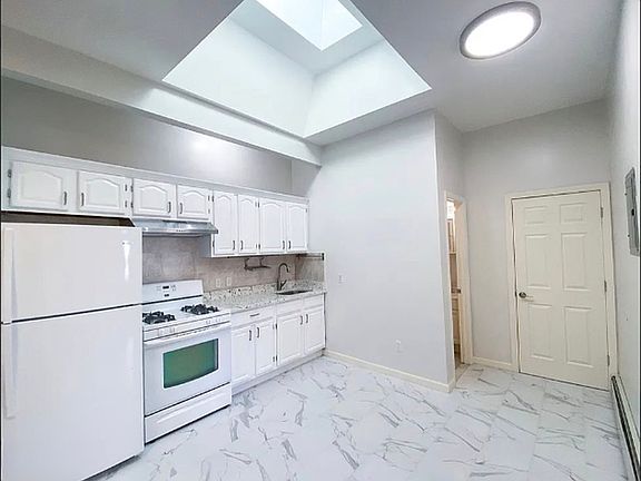 2nd image of 235 Starr St #2R
