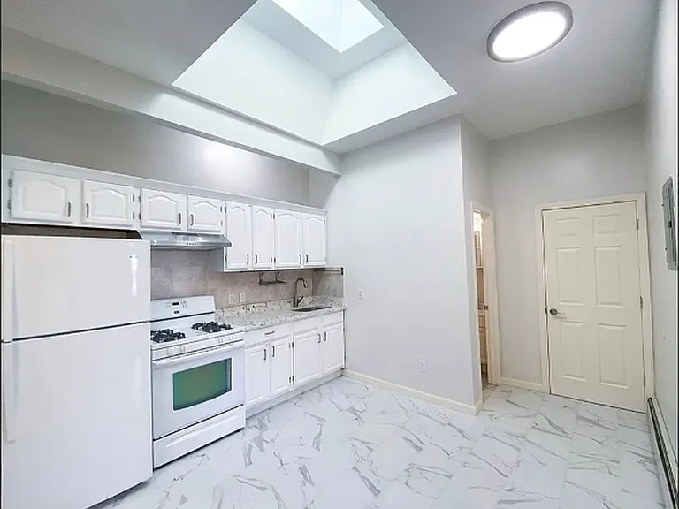 235 Starr St #2R — Photo 2