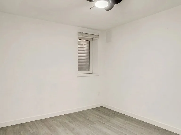 11646 Lincoln St — Photo 23