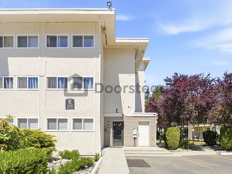 12700 NE 8th St #E303 — Photo 2