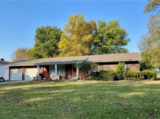 12129 N 900th St, Effingham, IL 62401