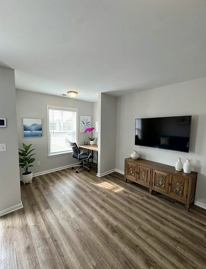 3 bed, 2.5 bath, 1351 sqft, $2,000 — Photo 4
