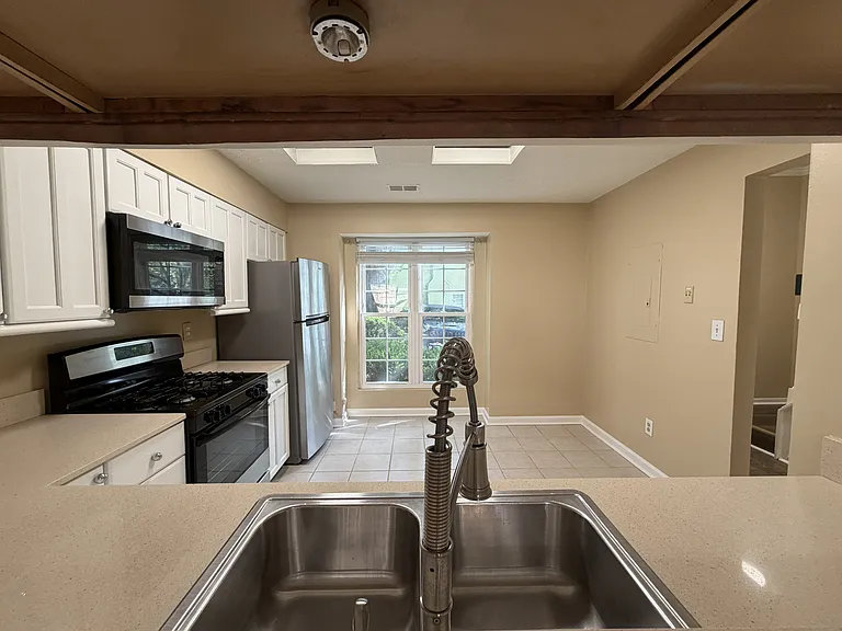 208 Wedgewood Way — Photo 13