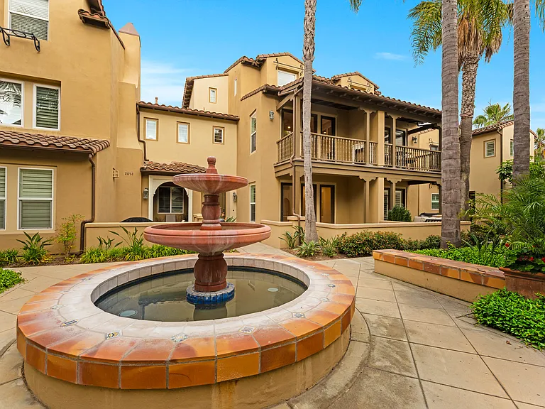 21261 Baeza Cir — Photo 2
