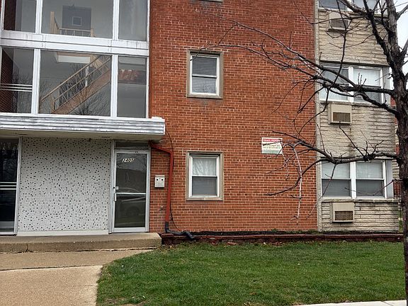 2nd image of 2405 W Balmoral Ave APT 3E