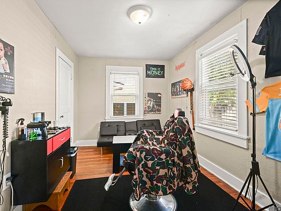5th image of 835 Iris St