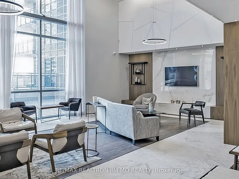 255 Village Green Sq #808 — Photo 32