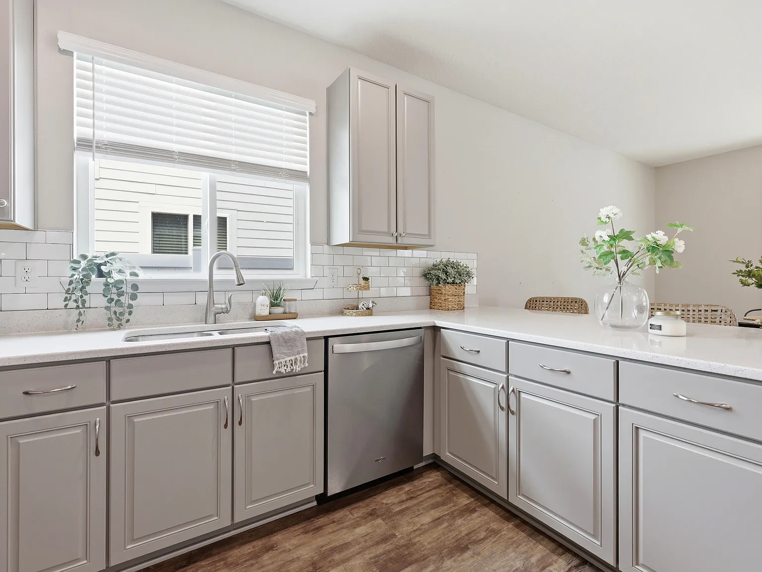 3 bed, 2.5 bath, 2393 sqft, $3,200 — Photo 3
