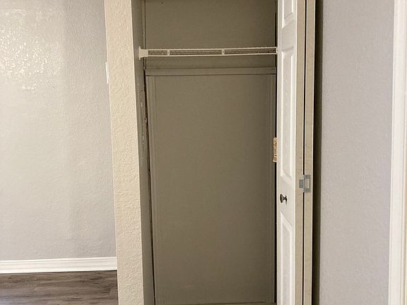 5th image of 4039 Charlotte St #4