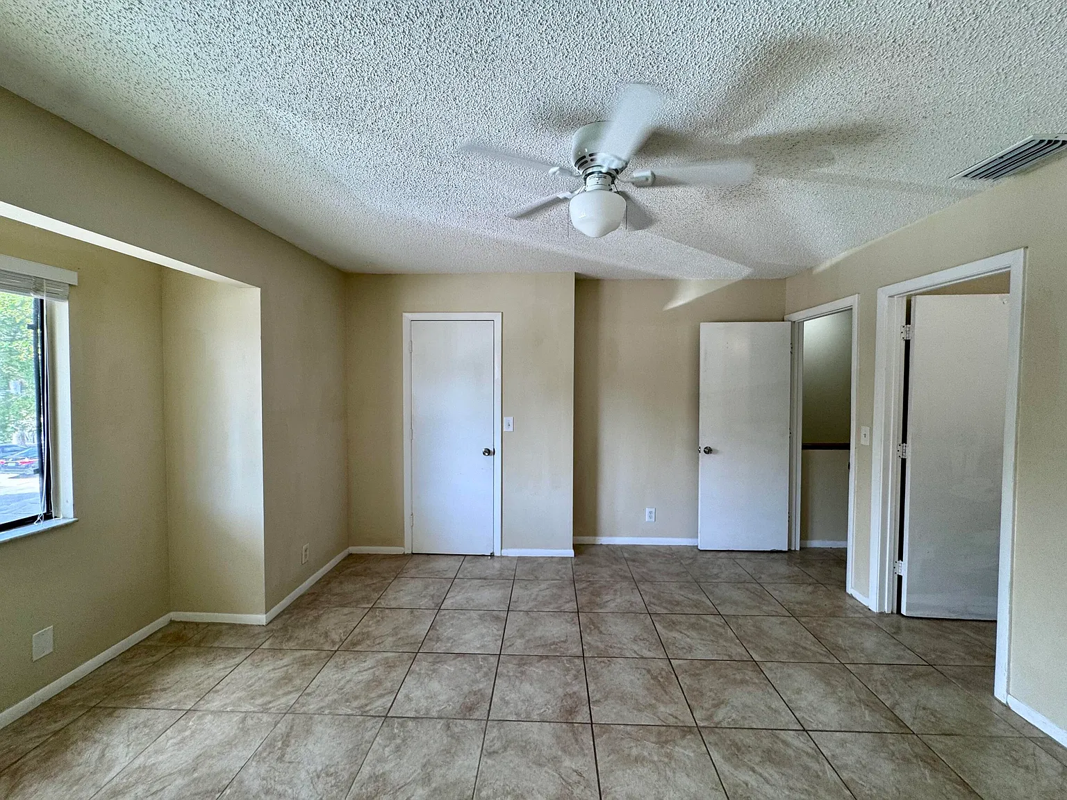 2 bed, 2.5 bath, 1278 sqft, $1,950 — Photo 2
