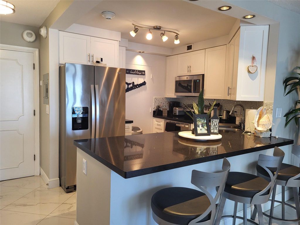 133 N Pompano Beach Blvd APT 1109, photo 6