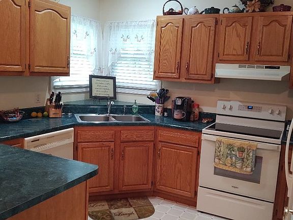 3rd image of 473 Vale Cir