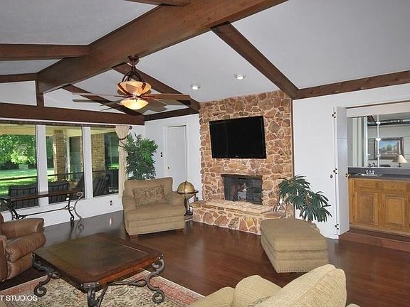 5th image of 1319 S Greenstone Ln