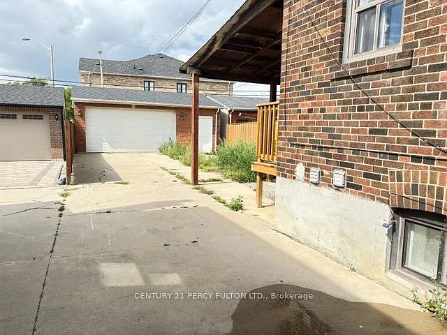 540 Old Weston Rd #MAIN FLOOR
