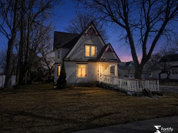 315 N 11th St, Geneva, NE 68361