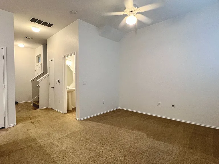 4112 Mattie St — Photo 5