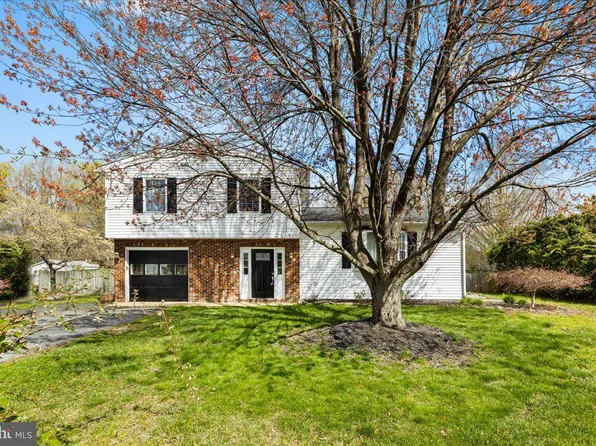 318 Moonlight Ln, Prince Frederick, MD 20678