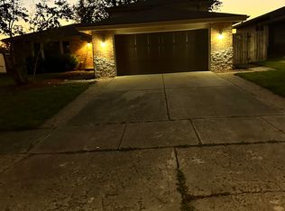 730 Cornfield Rd, Matteson, IL 60443