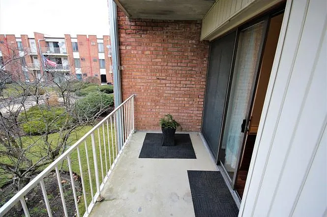 300 W Fullerton Ave #223 — Photo 15