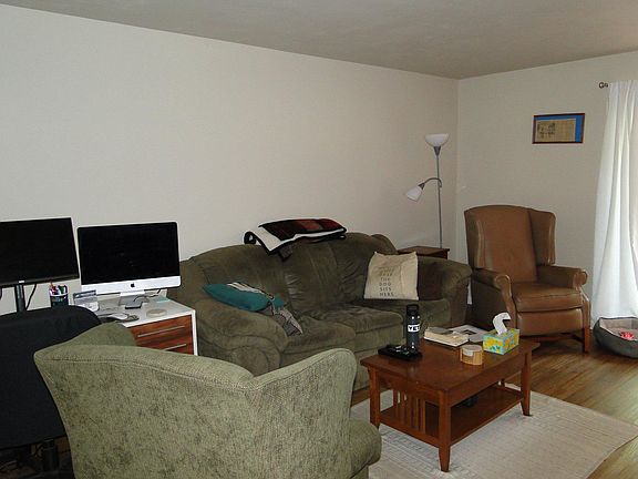3rd image of 8 Shannon Dr