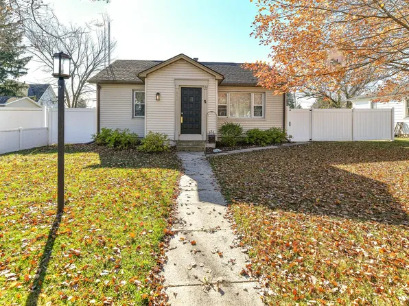 416 Haskins STREET, Lake Geneva, WI 53147