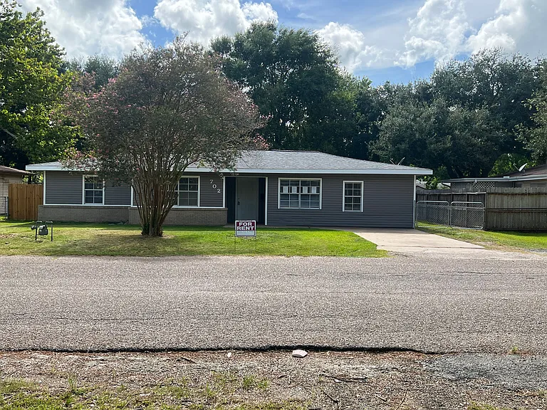 4 bedroom/2 bath large shop