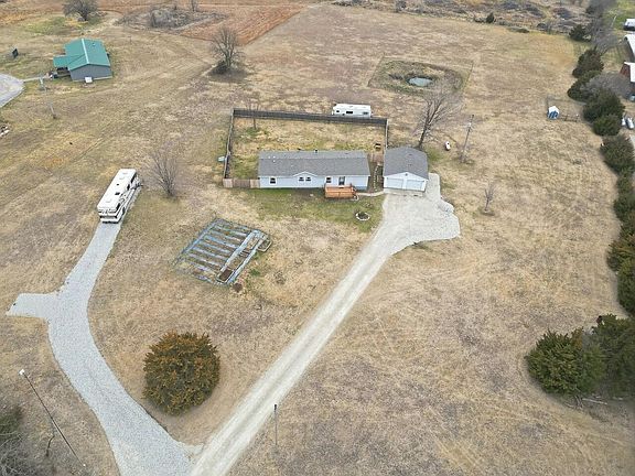 3rd image of 1909 SW 90th St