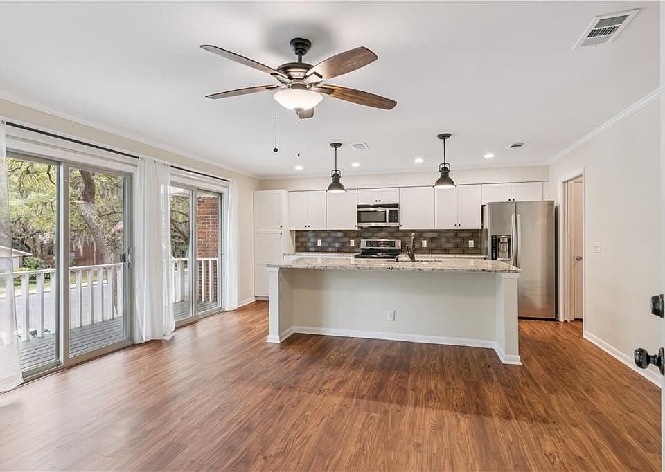 1st image of 800 Mallery St APT 26
