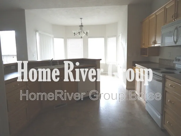 378 E Washakie St — Photo 2