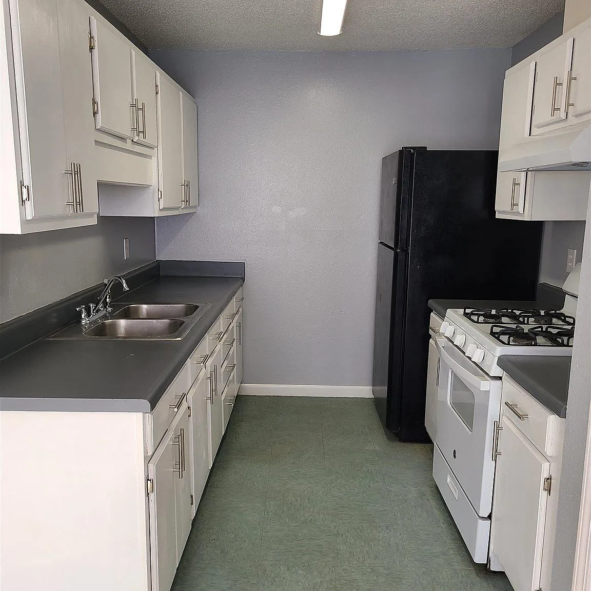 3 bed, 900 sqft, $995 — Photo 3