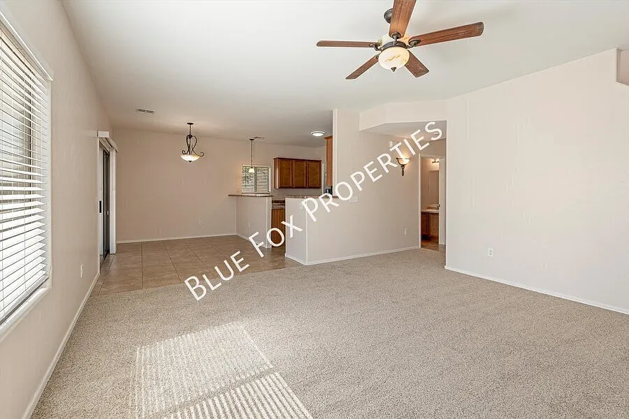 3 bed, 2.5 bath home in the Southwest side — Photo 4