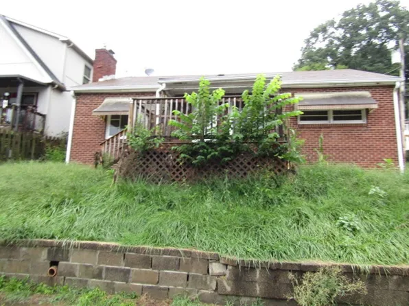 1015 6th Ave, Brackenridge, PA 15014