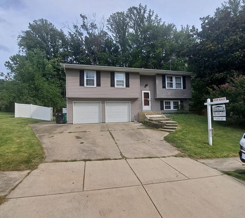 1st image of 10306 Queen Elizabeth Dr