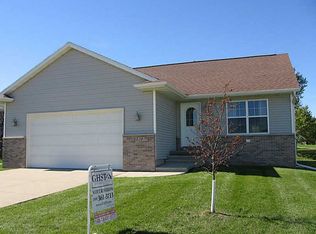 1220 Cardinal Dr, Marion, IA 52302