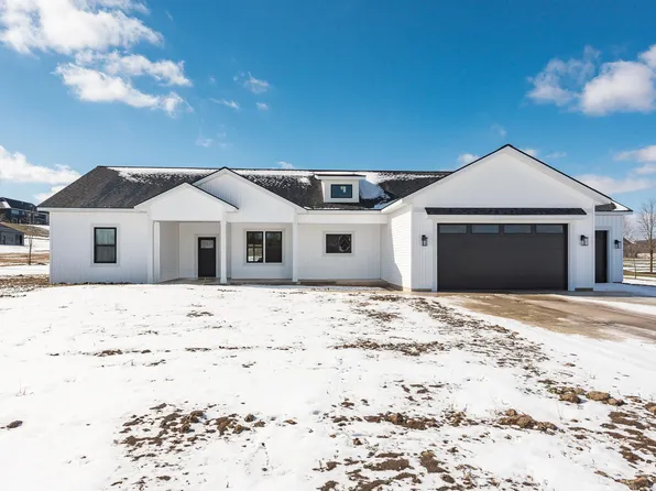 5885 Golden Hollow Dr SE, Grand Rapids, MI 49512