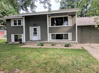 17629 Jones St, Omaha, NE 68118