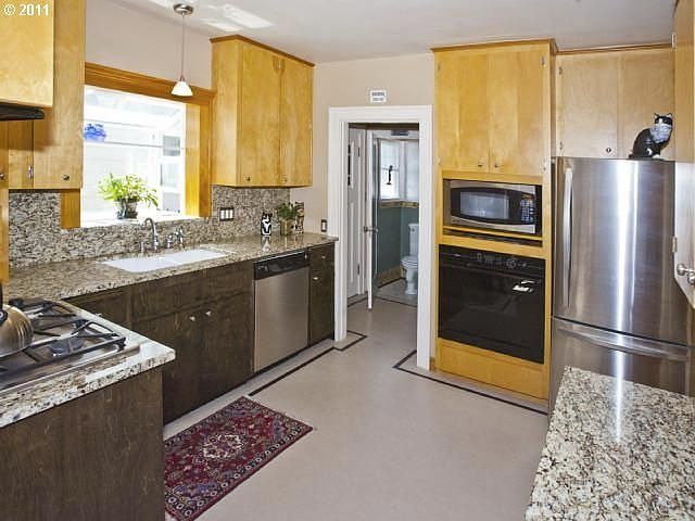 2nd image of 2706 NE Klickitat St