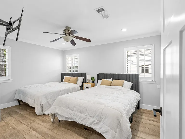 Cedardale Dr — Photo 14