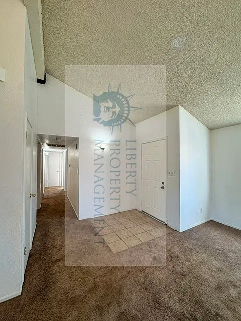 3 bed, 1215 sqft, $2,095 — Photo 4