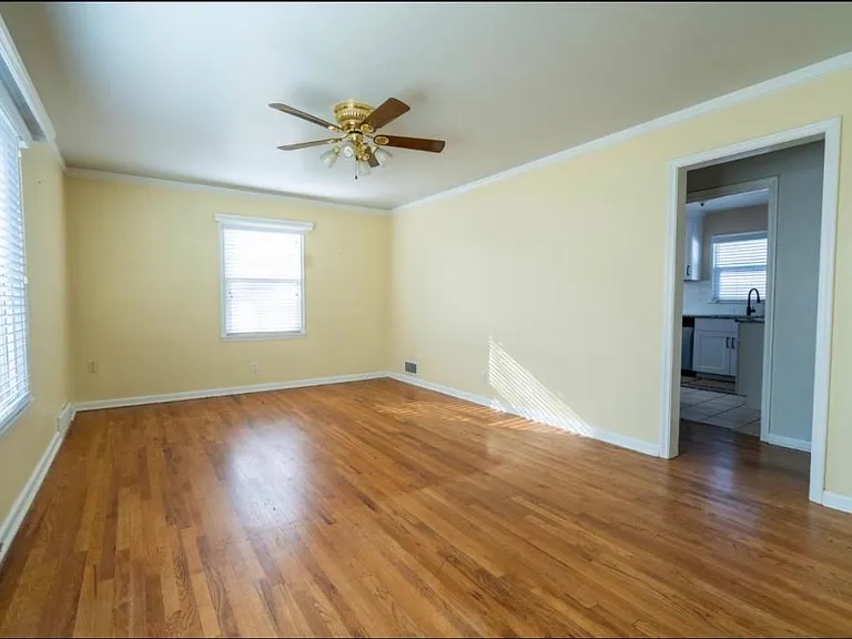 721 Robins Ave — Photo 2