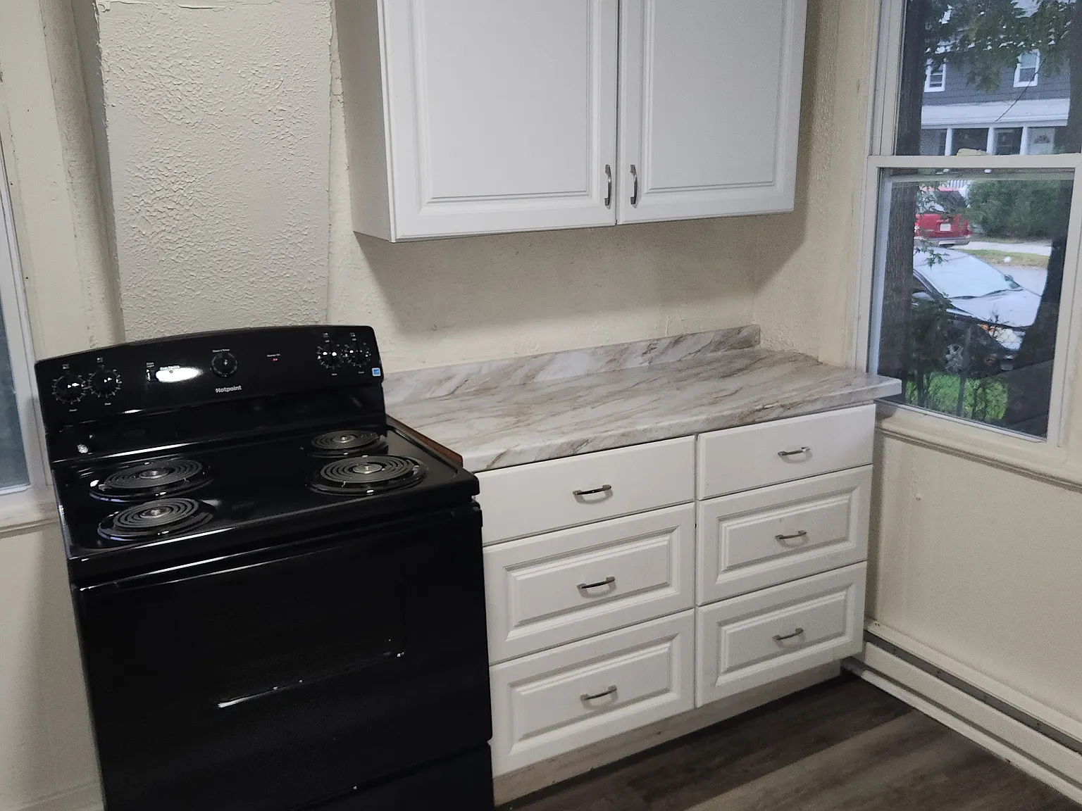 6 bed, 1900 sqft, $1,700 — Photo 2