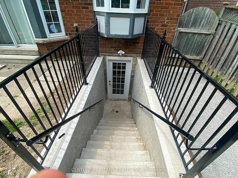 165 Elizabeth St #BASEMENT — Photo 1