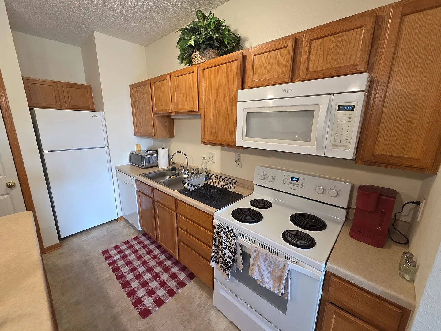 The Urban Condo You've Been Waiting For- 2bd/2ba in St. Paul's Greater East Side — Photo 2