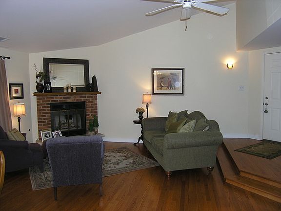 4th image of 9818 Mill Dr W
